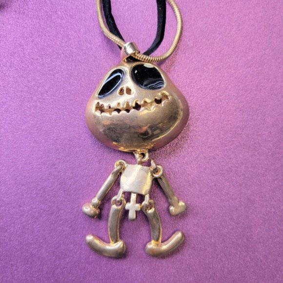 Alien Pendant Necklace UFO Pendant Fashion Necklace in an antique bronze hue - Picture 4 of 9